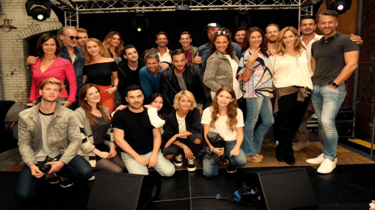 Unter uns2025-11-07T05:36:57.270Z"